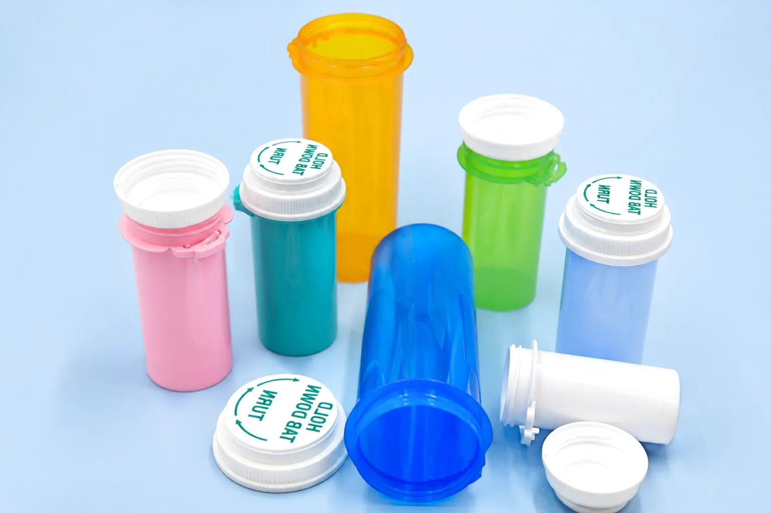 Amber pharmaceutical bottles produced by injection-blow molding machine